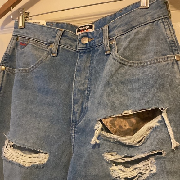 NWT Wrangler X Fender Loose Destructed Mom Jean - Picture 6 of 12